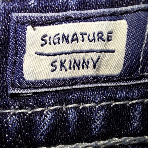 Miss Me Signature Skinny ladies jeans in a size 31 with a 28" inseam. EUC - Picture 7 of 9